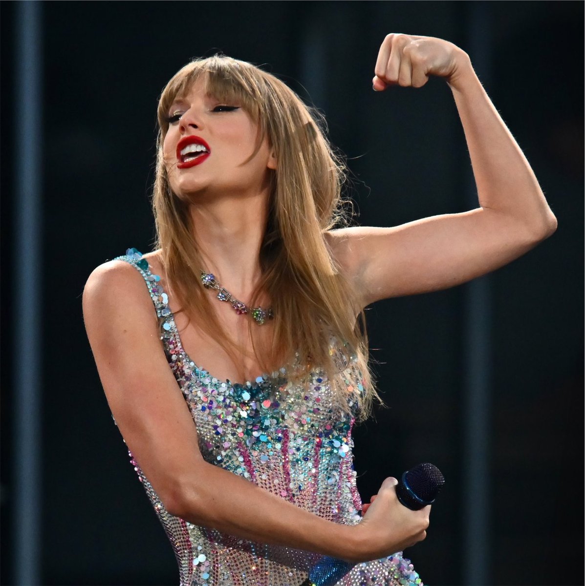 updatecultura's tweet photo. 🚨 Taylor Swift fez com que o TikTok mudasse as políticas da rede social após a remoção de suas músicas usadas indevidamente para promover a campanha de Donald Trump.

Em uma nova atualização, os artistas agora podem solicitar a remoção de suas músicas de perfis específicos, como campanhas políticas ou marcas, por meio de remoções manuais direcionadas por direitos autorais.