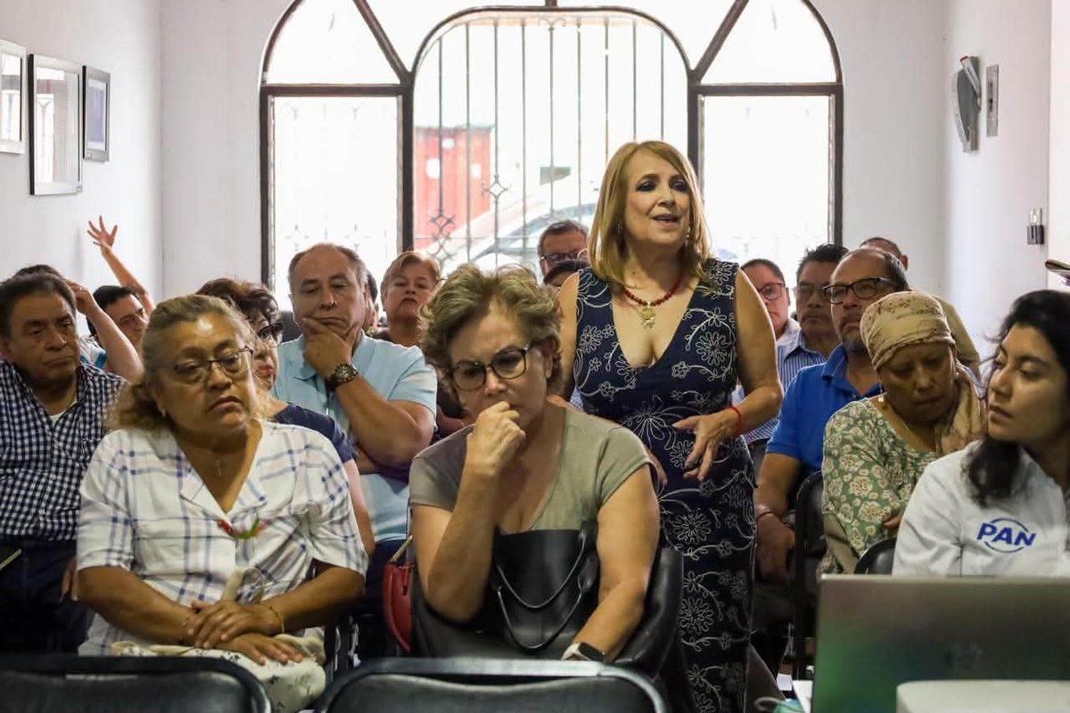PANOaxaca's tweet photo. Seguimos fortaleciendo la estructura que nos une y nos impulsa a construir un mejor futuro para Oaxaca.

Jorge Romero Herrera
Partido Acción Nacional
#DeCorazónAzul ✌🏼💙
#RosarioRamírez #Oaxaca
#PatriaFamiliaYLibertad
#MasYMejoresPanistas ✌️ https://t.co/5nPvjLK4Rp