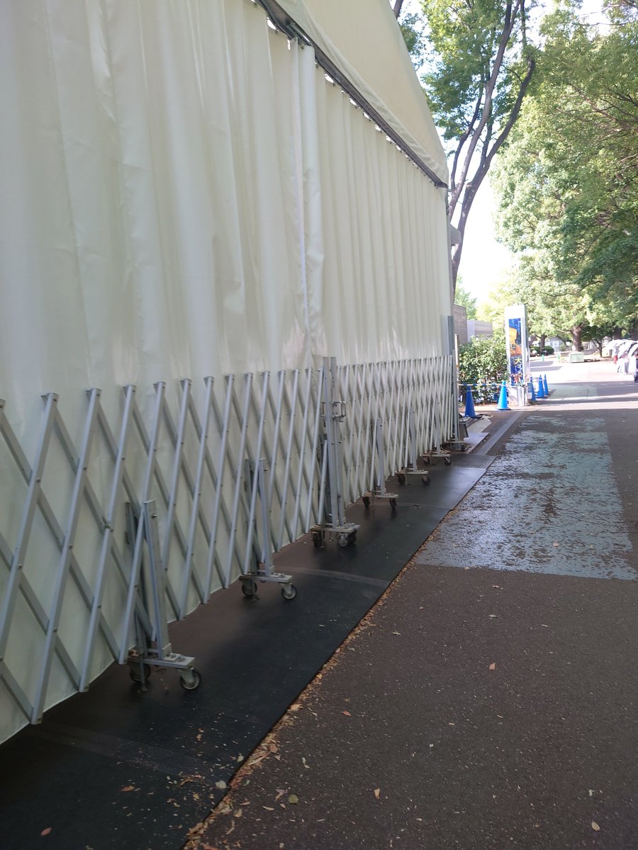 maro_dame's tweet photo. 実は当日券は終わっていたらしい
会場でのアナウンサは無し
並ぼうとして断られてた
#大ゴッホ展 https://t.co/wcWv6ow4Wj