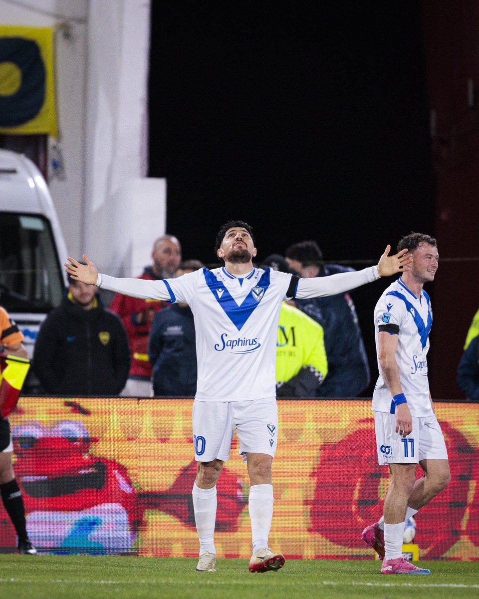 revistadevelez's tweet photo. Hoy @Velez si tuviera un delantero centro de verdad va ganando este partido por dos goles. Godoy no puede ser el 9 titular del equipo. Déjate de joder @FabianBerlanga trae un delantero por mas que hayan hecho todo mal en lo económico. 
VÉLEZ NECESITA UN 9 URGENTE!!!! https://t.co/9oPEKA2mO7