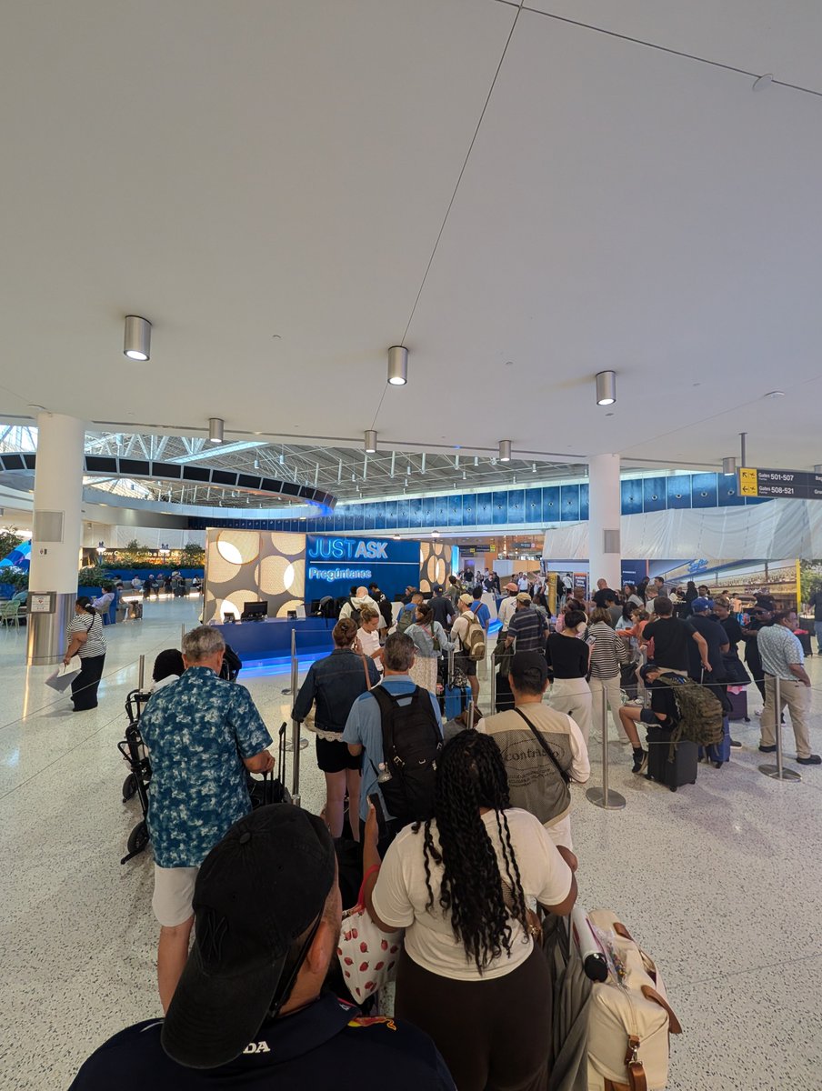 ujjvalmody's tweet photo. Hi @JetBlue not sure why was my flight to Seattle cancelled (B6 263) but #ThankYou for ruining my vacation, I will miss my cruise from Seattle. #SpecialThanks to your crew for just 2 members solving problems for over 200 people and gathering huge crowds. https://t.co/G000sVYain