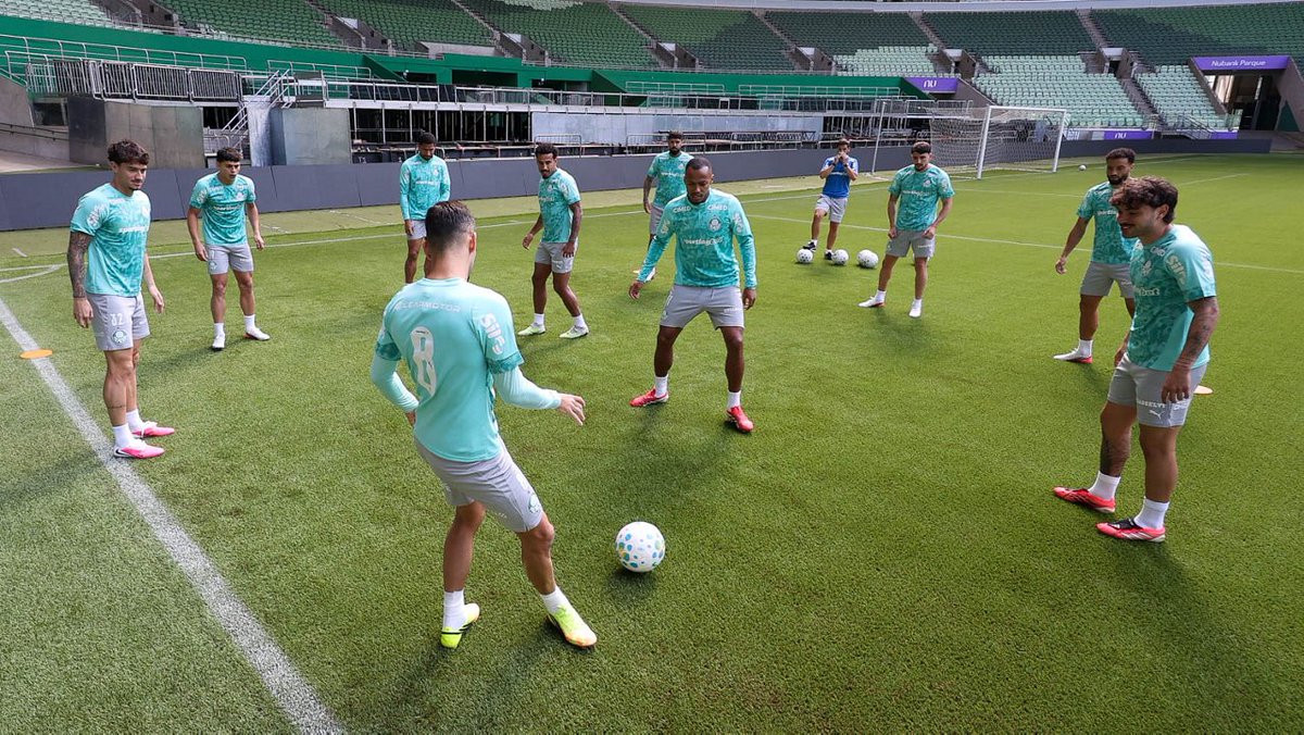 diegofirmino's tweet photo. Treino de hoje no Nubank Parque:

Após um vídeo com instruções da comissão no vestiário, o time foi a campo para aplicar conceitos táticos de posicionamento, movimentações e outros aspectos do jogo. O elenco ainda trabalhou bolas paradas e disputou um recreativo

📎📷 Palmeiras https://t.co/j0Fvlqfrnl