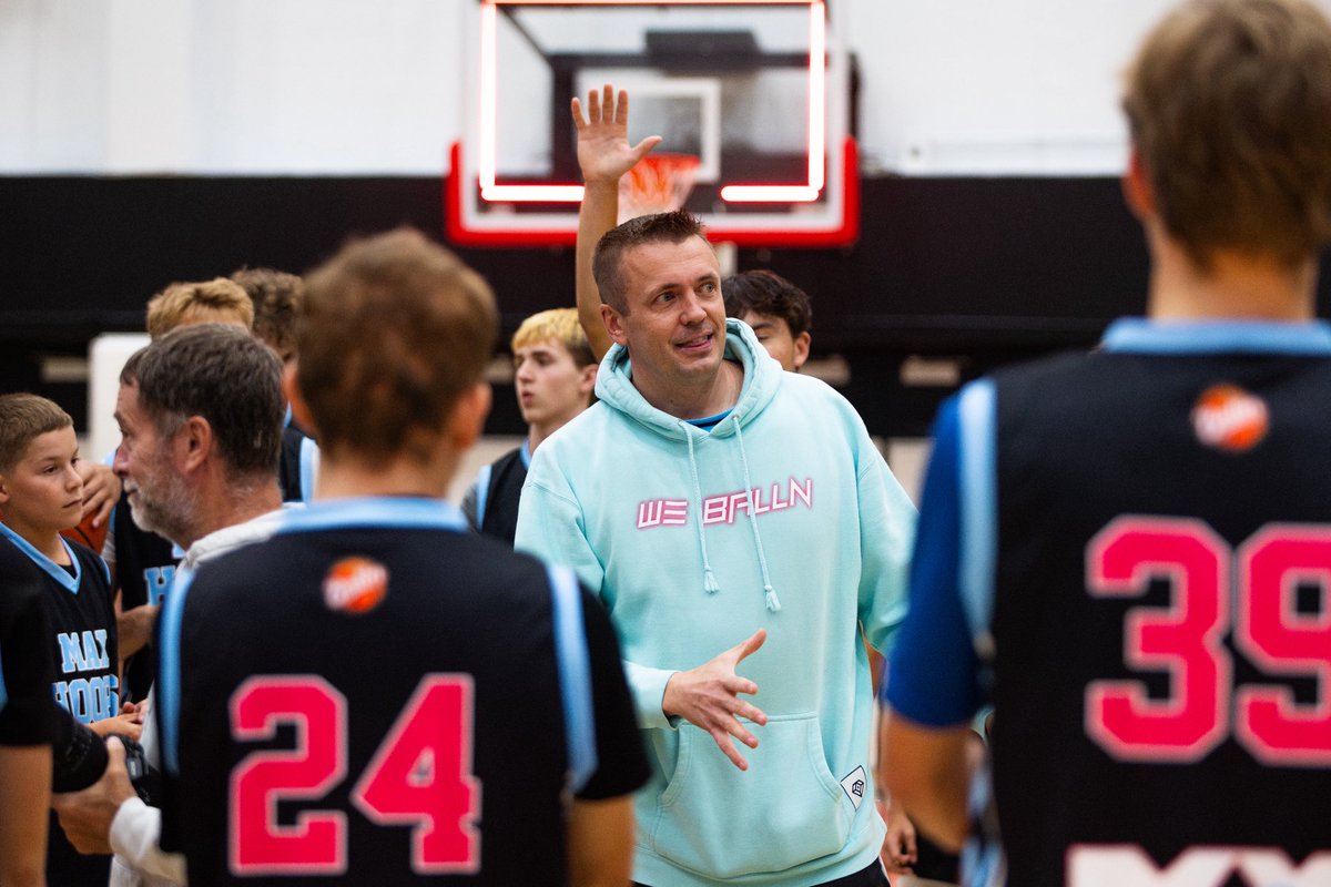 TheBallnChikn's tweet photo. We Balln!
#MaxHoops @MaxHoops3 https://t.co/9BF9yIYG8z