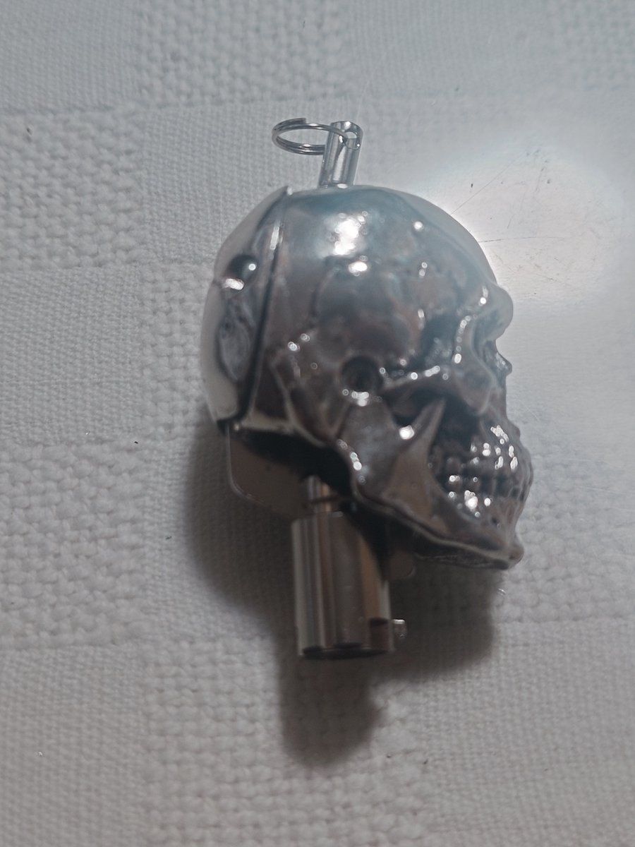 kinya29137757's tweet photo. 昨日、暑すぎてバイク乗れなかったので鍵の加工してました〜💀
#メインキー
#加工 https://t.co/pXSs9fDYwz