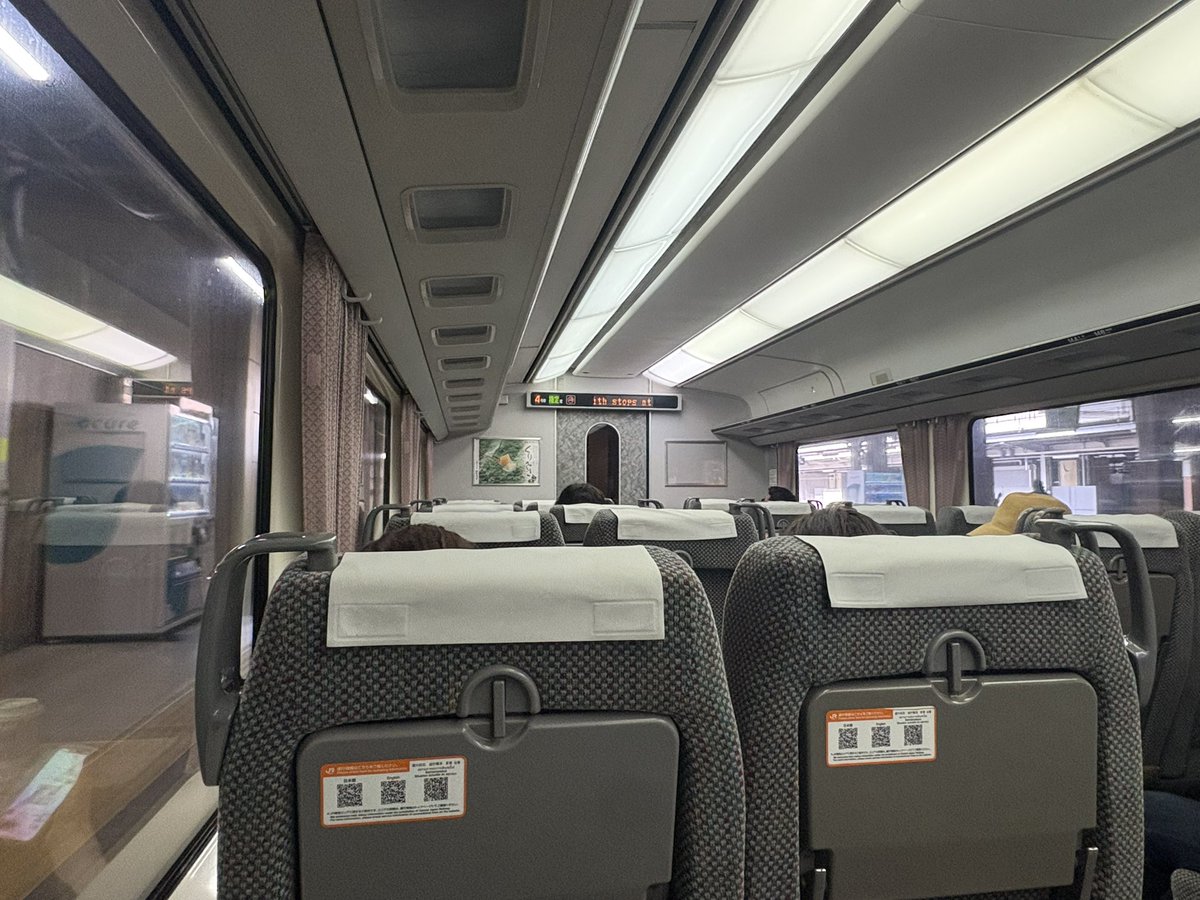 dig_kunita's tweet photo. しなのが篠ノ井までの信越本線ぶっ飛ばす感じを見ると、長野新幹線って本当に必要だったか？となってしまう

横川〜軽井沢あたりだけ線路付けかえて高崎線、しなの鉄道区間を130km/hでぶっ飛ばせば大宮〜長野2時間くらいは狙えたんじゃないかね... https://t.co/sD5szZ3QhT