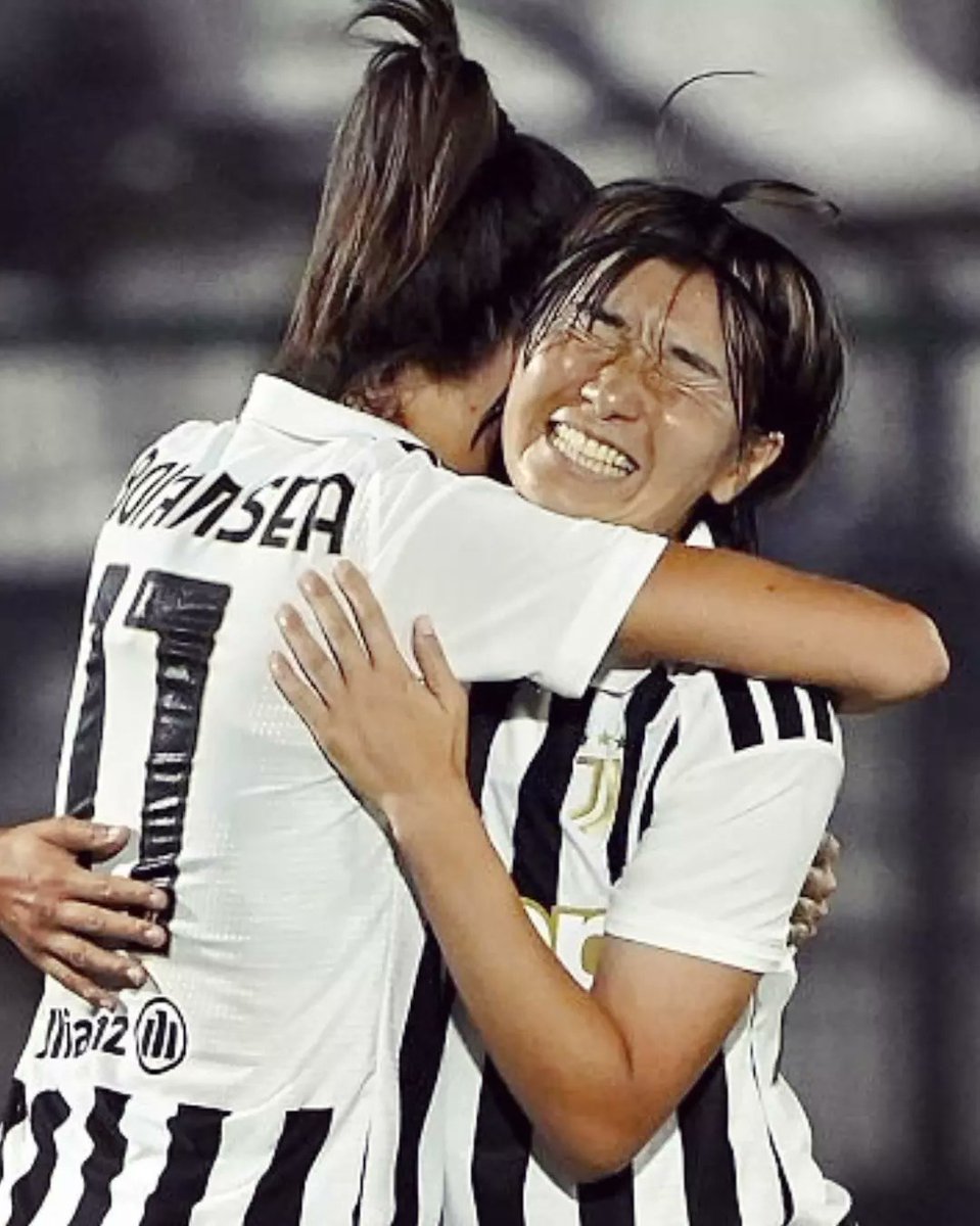 La_Bianconera's tweet photo. 🇯🇵 CHIBAAA! 🤪
La prima giapponese della storia bianconera porta la #JuventusWomen al 3° turno di qualificazione #UWCL con una strepitosa doppietta nei supplementari, dopo che #Redondo aveva pareggiato il vantaggio svedese.
Strepitose #Noordman e #Salvai!
Avanti! 💪 #JuveHammarby https://t.co/MA3erSQOAE