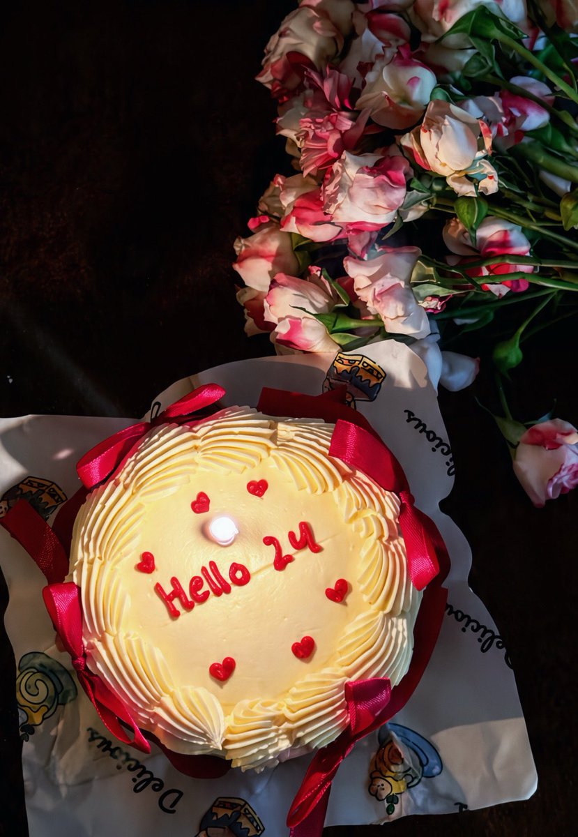 transkku's tweet photo. 9 Aug..
Happy birthday to me 💕🎈 https://t.co/di2Os5Pfjy