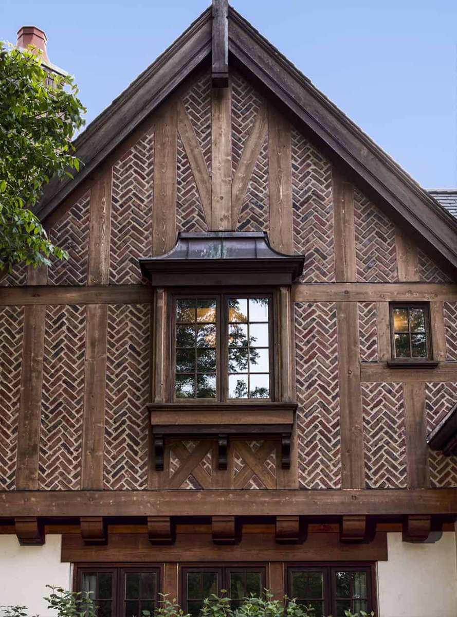 AHomelyHouse's tweet photo. The technique where brick is used as infill for the timber frame is called "brick nogging". https://t.co/bxZ7L08MBK