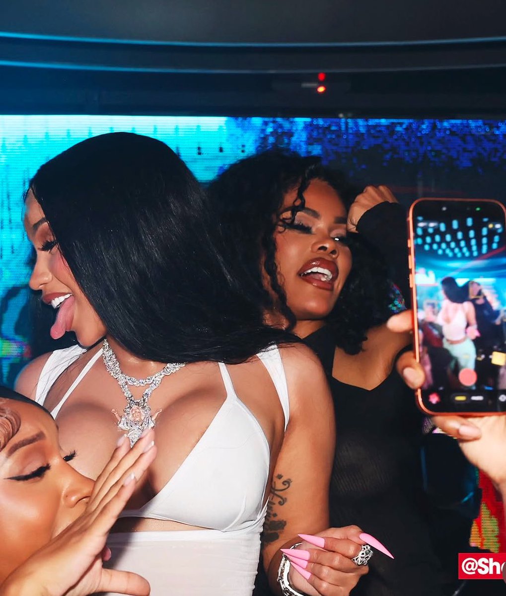 ClearlyDgaf_'s tweet photo. Love seeing bad bitches bounce back from heartbreak and start living life again 🥹🫶🏽 https://t.co/W8C4QGk9TU