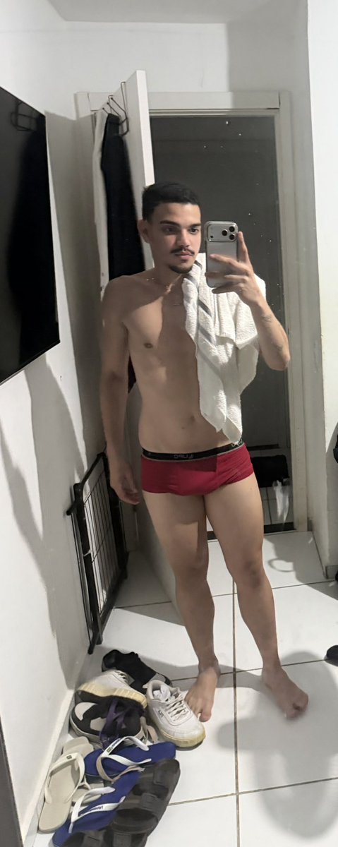SOUZZAAND's tweet photo. BORA TOMAR BANHO 💦 https://t.co/FfweStOSgX