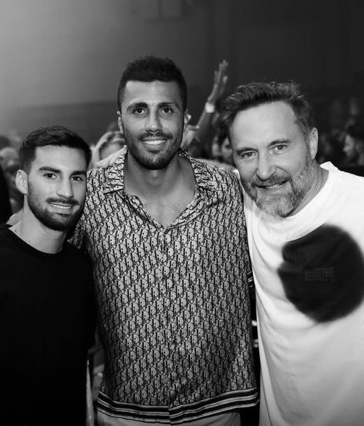 InMadridX's tweet photo. كيليان مبابي ورودري كانا متواجدين في نفس المكان يوم أمس. https://t.co/HvhhoekHNf