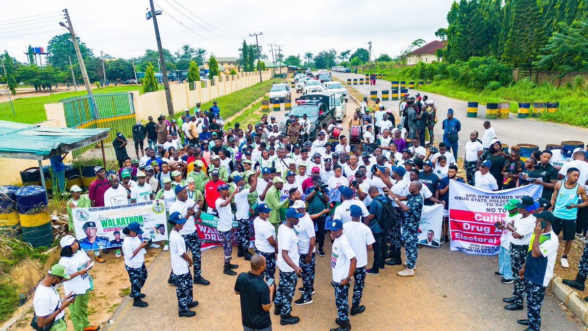 Giwaemmanuel24's tweet photo. Drone shots of the POCACOV walk in OSOGBO “walk against electoral violence” 

#POCACOVosunwalk #Osun #nigeria 
@InsideOsogbo jorge messi, araujo #trend #walkathon https://t.co/GdMKqhXqt6