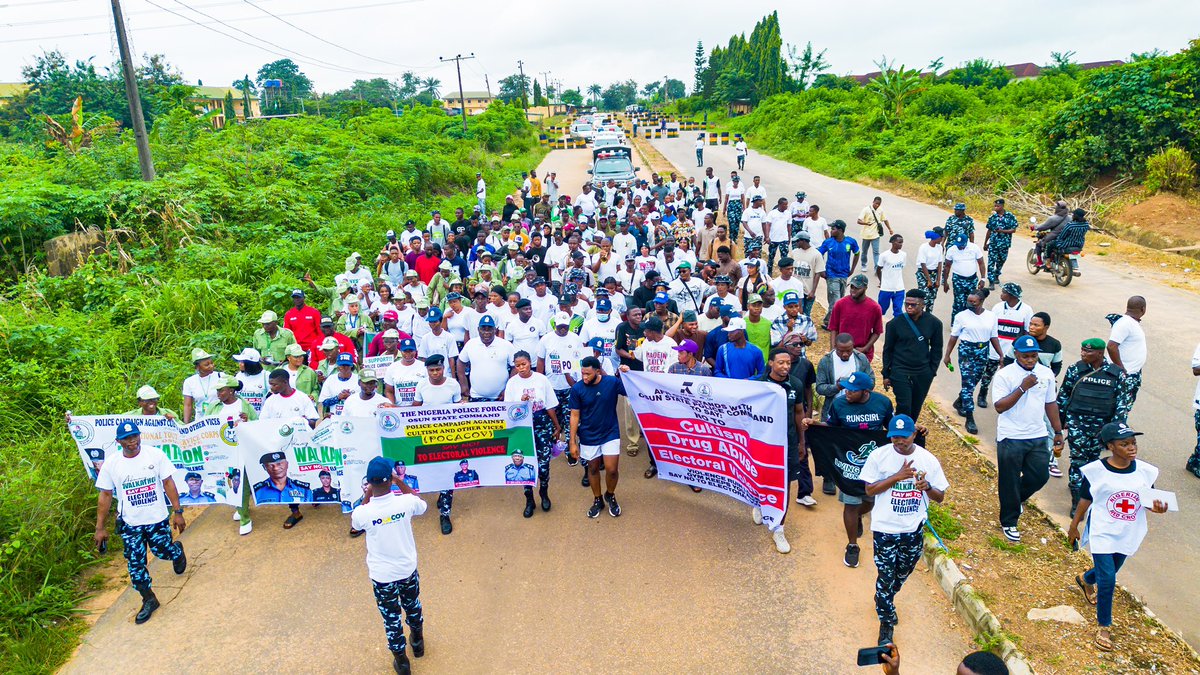 Giwaemmanuel24's tweet photo. Drone shots of the POCACOV walk in OSOGBO “walk against electoral violence” 

#POCACOVosunwalk #Osun #nigeria 
@InsideOsogbo jorge messi, araujo #trend #walkathon https://t.co/GdMKqhXqt6