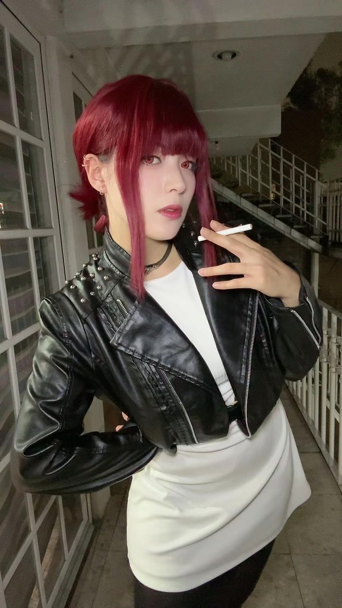HatoJoestar's tweet photo. Smoking behind the supermarket🚬💗 https://t.co/bVwoBcOzAU