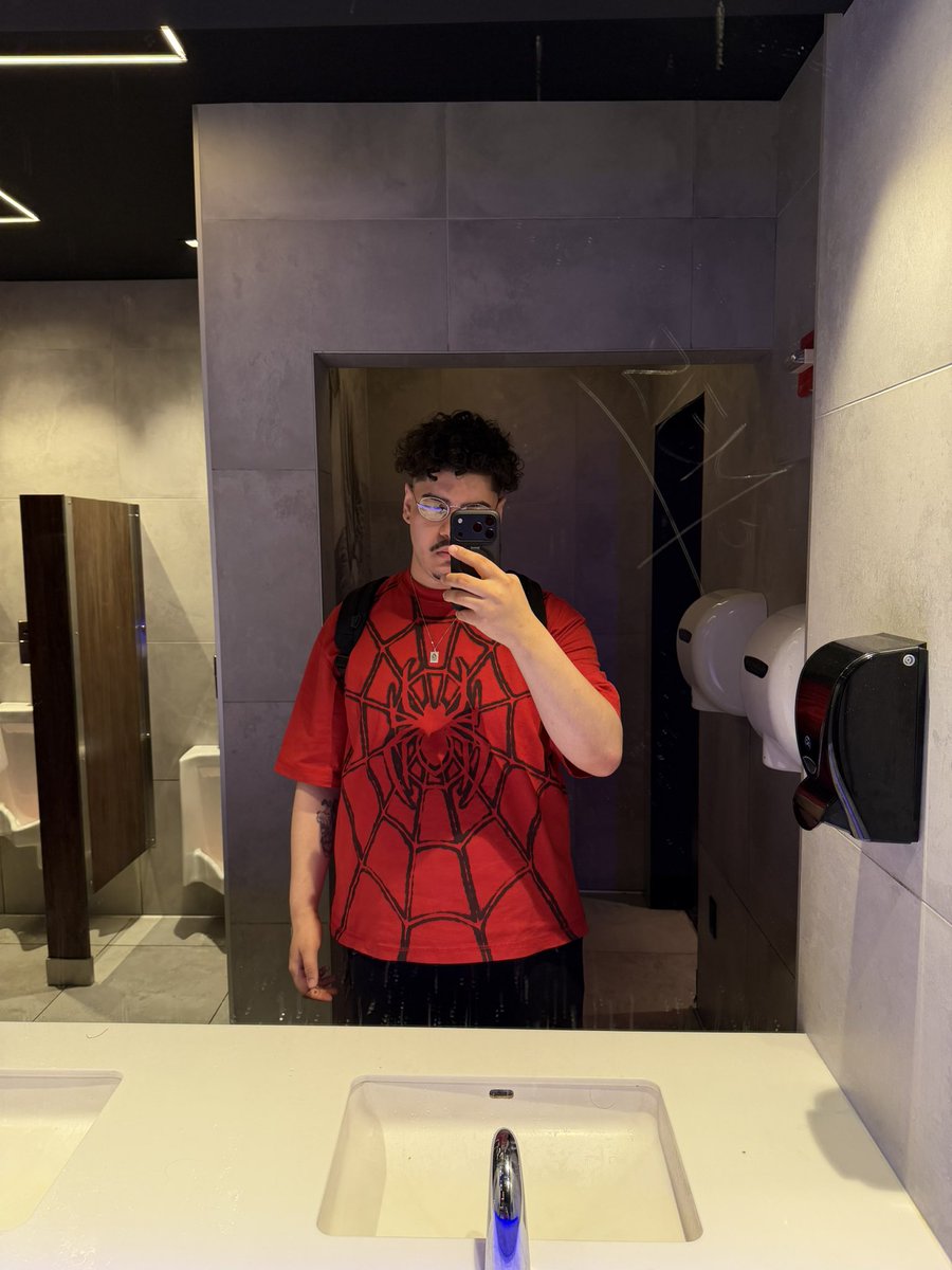 Raylici0us's tweet photo. I’m both https://t.co/Wfoa1tBAlN