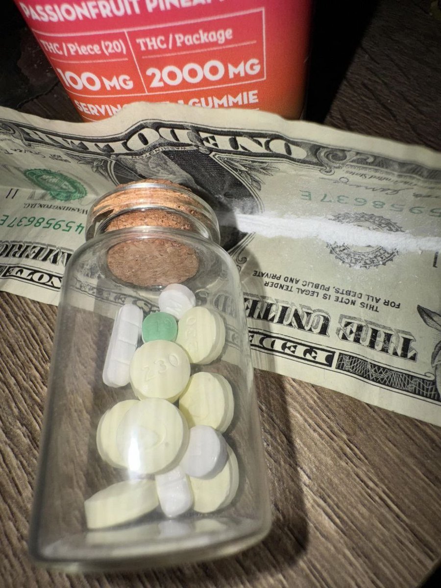 DeeBoysz's tweet photo. My top favorite opiates, floating off the best #drugtwt #coketwt #shedtwt #shtwt https://t.co/FLVnU4LCBR