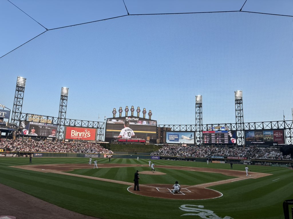 ChrisEmma1's tweet photo. Time to start stacking some wins on the South Side. https://t.co/OFteEmSQNI