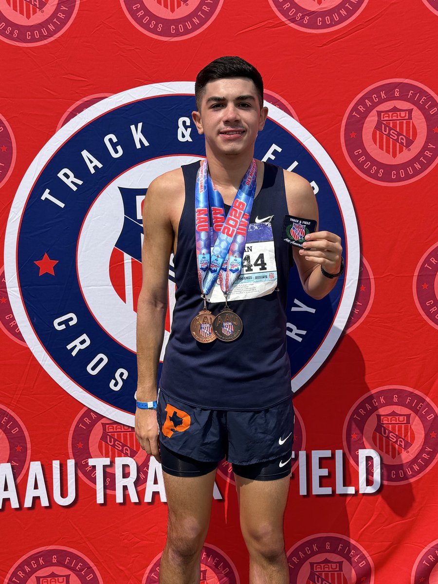 RomanBlanca07's tweet photo. Proud of these boys! Jordan is coming home as a 2x ALL AMERICAN in the 4x800m relay (8:34.37- 7th), 3000m (9:04.8 -3rd place new PR) 15-16yr olds. Placed 13th in 1500m 4:13.
Julian went out, pushed thru some growing pains &amp; competed well! @JordanRoman713 @dobie_xc @pearlandtrack https://t.co/kQMhzHnbep