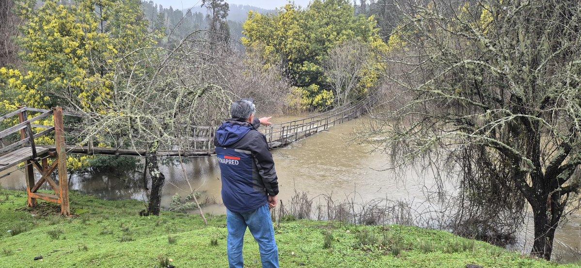 Senapredaraucan's tweet photo. Continuando con el despliegue en terreno, fuimos hasta #Lumaco, donde nuestro encargado Provincial de #Malleco y el Encargado #GRD del municipio, monitorearon sectores afectados, como #Corrales #Rucayeco, #IslaCatrileo #Dibulco2, y la población #LaIlusión del cerro Las Encinas. https://t.co/BKjnW9pzic