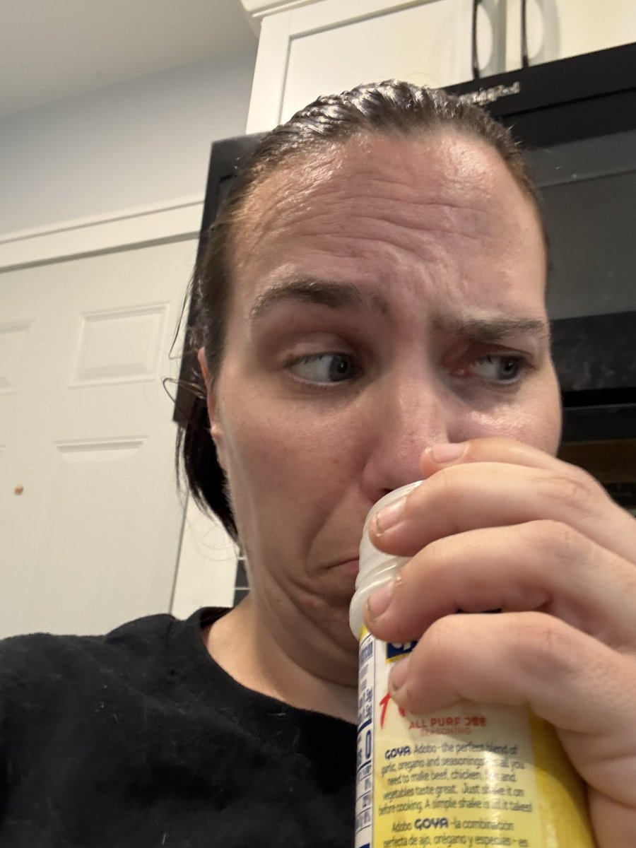 MommaShell2013's tweet photo. I’m just over here bored waiting for water to boil and smelling things…. https://t.co/evMzzma9p3