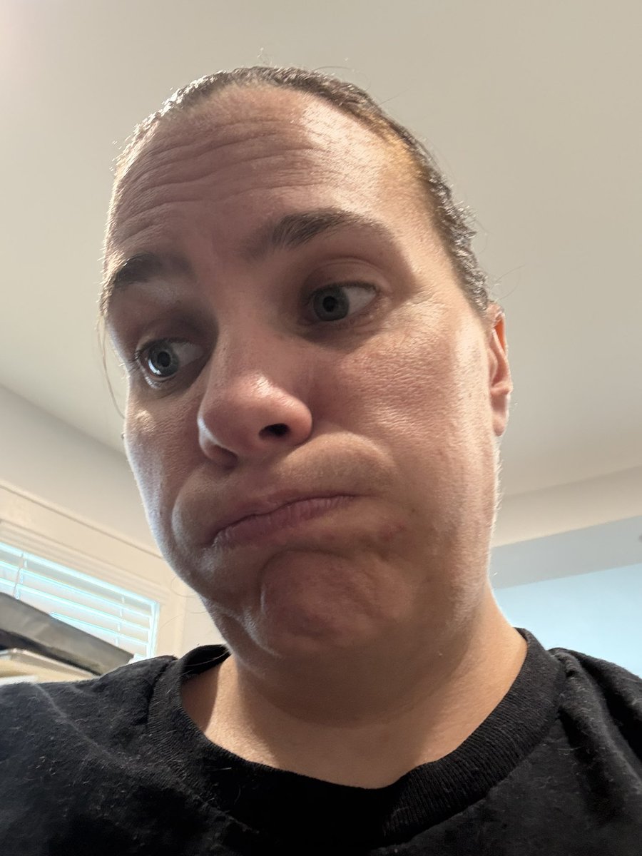 MommaShell2013's tweet photo. I’m just over here bored waiting for water to boil and smelling things…. https://t.co/evMzzma9p3