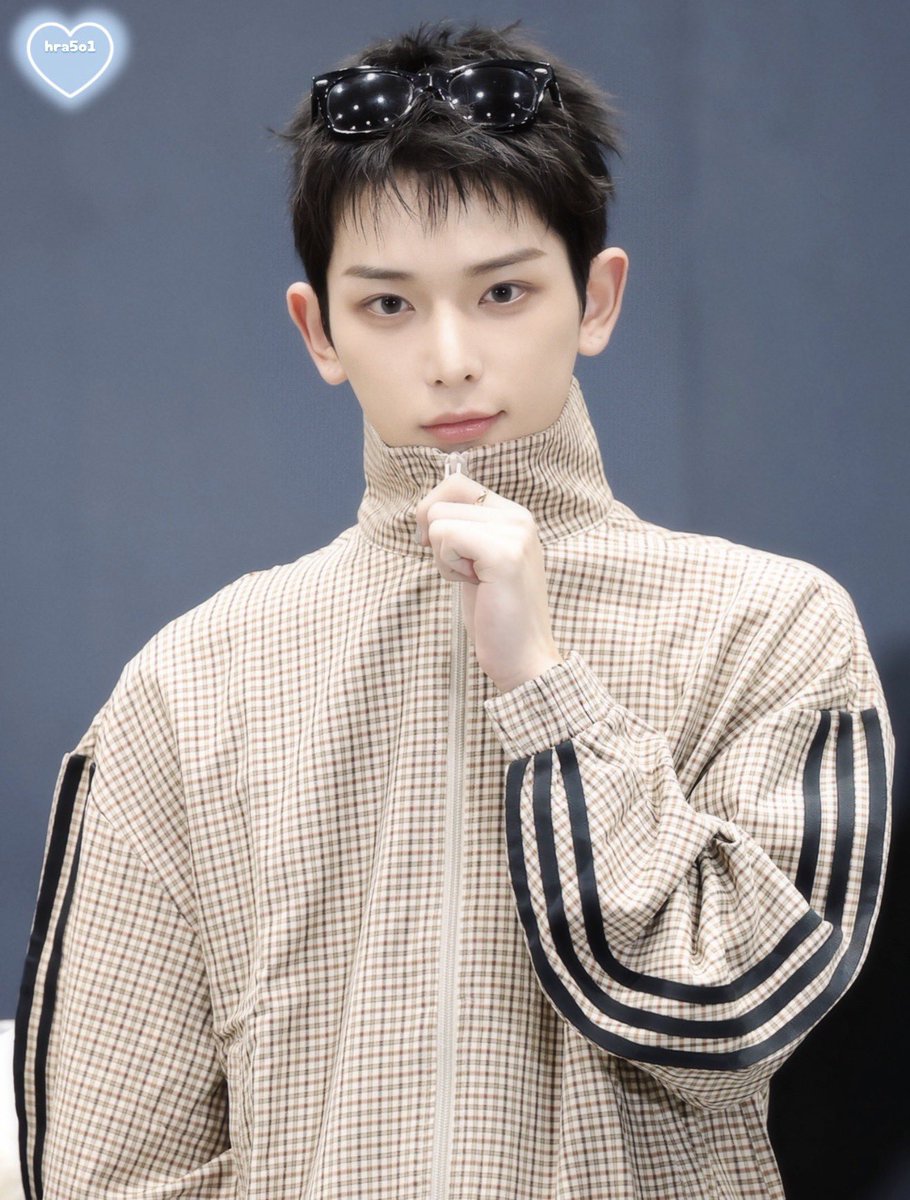 ruabug's tweet photo. spiky hair harua i am SO obsessed and in love with you oh my god 😭😭😭😭😭😭😭😭 https://t.co/SmQkgpnIhE