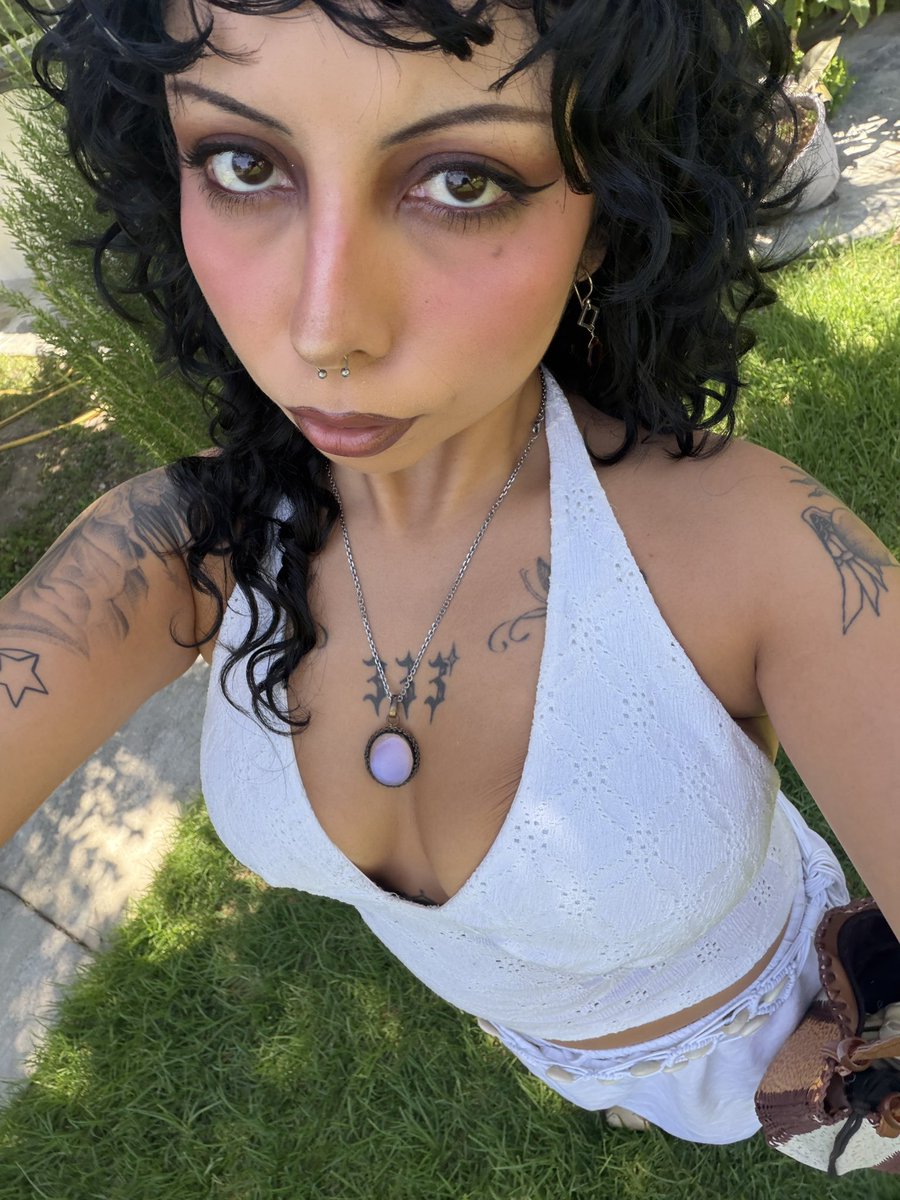 hunnydrip's tweet photo. solita 🤍🏹🤍 https://t.co/Vkb08mo0rp