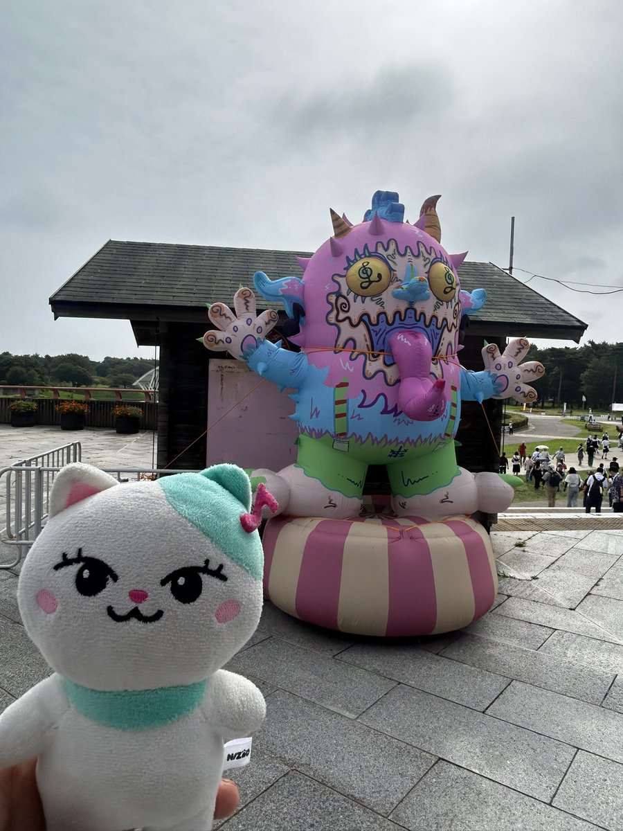 okataro1541's tweet photo. 着いたー！
人すごいな！😊 https://t.co/YEbdl8yb63