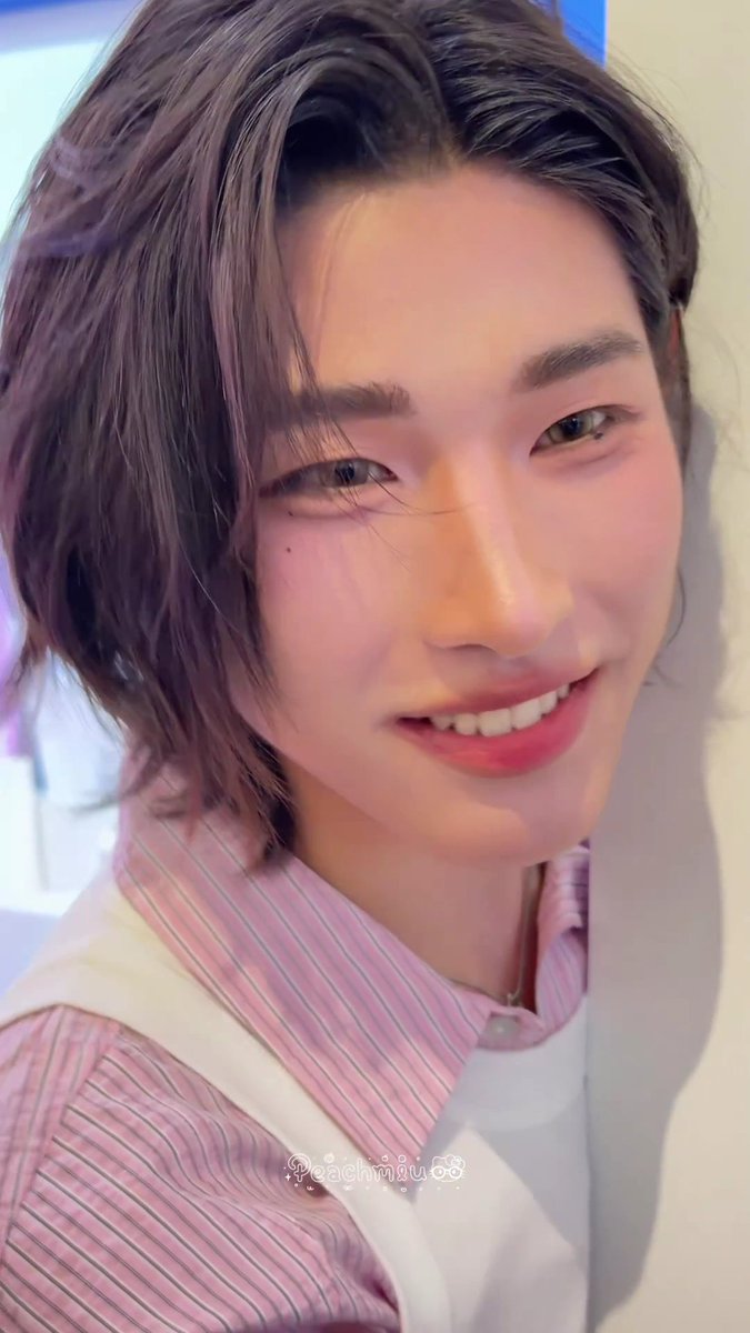 lookjunsgf's tweet photo. the way he looks at his fans with total heart-eyes and talks to them in different languages is everything. . . it's so precious :( i love him so much and im so glad some fans got to talk to this angel yesterday 🤏🏻

#teddyyy https://t.co/O8e7HpCgMz