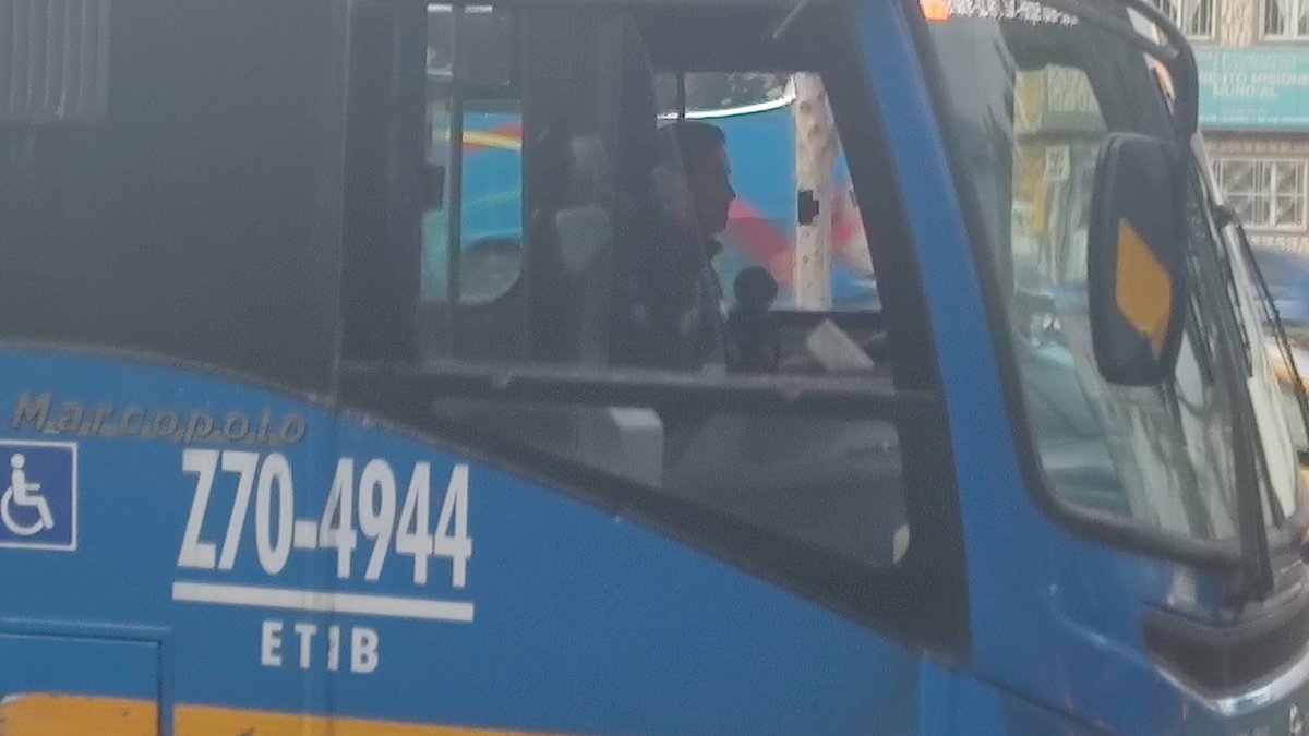 conroca20c09's tweet photo. Los Moviles @rutassitp @TransMilenio
No Paran en los Paraderos de la Av. Boyaca Ruta H 622
@SectorMovilidad
@CarlosFGalan @Maferoc
En #Bogota
Los Conductores de #Transmilenio y #SITP hacen lo que se les de la GANA
#AquiSiPasa
@Citytv
@CanalCapital https://t.co/yePphiWuiG