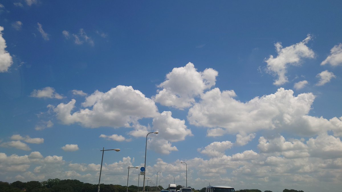 Shucrea45's tweet photo. おはようございます���
＃美容室シュウクレア　です

＃夏空
ご自愛ください🍧

お盆🍉🎐営業
10㈪🈵
11㈫定休日.18.25
12㈬11~17:30○
13㈭15:30~○
14㈮11~14:30.16時~○
15㈯9~17:30○
16㈰15時~○
17㈪9~16時○

＃オーガニックカラー
＃ヴィラロドラ
＃oggiotto
＃オーダーメイドトリートメント https://t.co/sRqSLt8mBN
