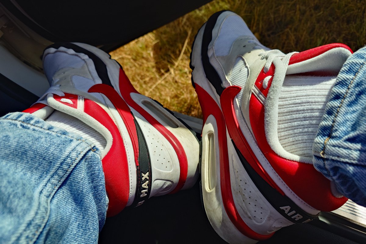 CurwenSimon's tweet photo. #ootd #kotd #nike #AirMax #BW over #whitenike #drifit #socks and #calvinklein #jeans https://t.co/FEHZlEyoZr