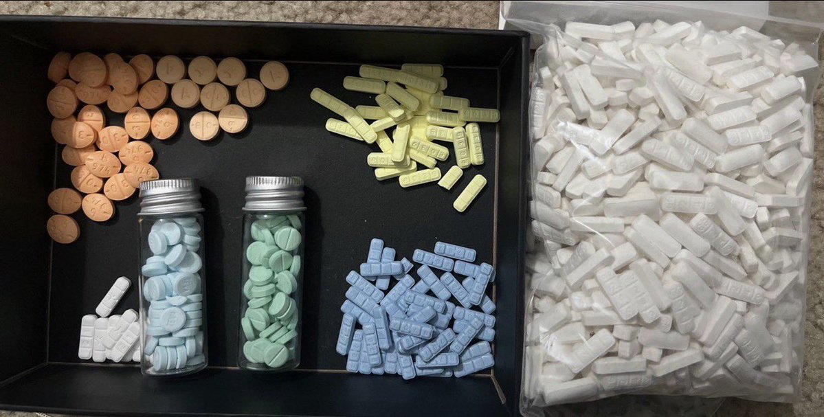 BigJackfb5u's tweet photo. What kind of pharmacy is this supposed to be? #drugtwt #drugs https://t.co/VPpAj8iyEy