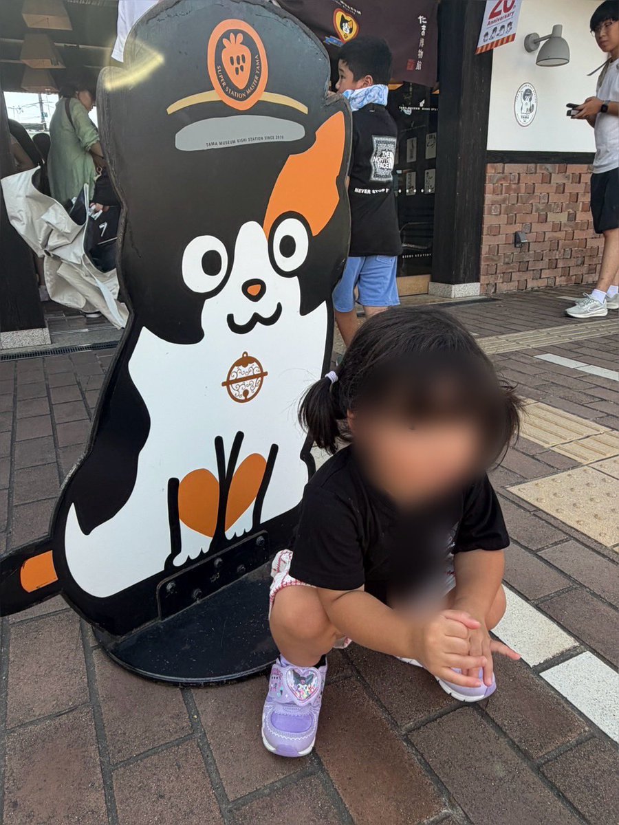 LoveCatsWerKl's tweet photo. 祖父の夏休み
お孫ちゃん1号2号と
和歌山電鐵に乗車。
伊太祁曽→貴志 プレミアム
貴志→伊太祁曽 いちご
お孫ちゃん「たのしかったよ」
↓続く
#そら #sora #寺眠子屋 #ひかる #hikaru #保護猫カフェ #maron #ちまき #chimaki #こはく #kohaku https://t.co/gCAsVdW4IK
