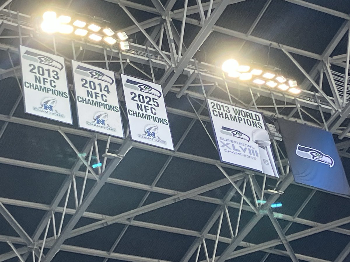 bcondotta's tweet photo. One new banner since last time Seahawks were here. Room for one more on a few weeks. https://t.co/8b63CJF26i