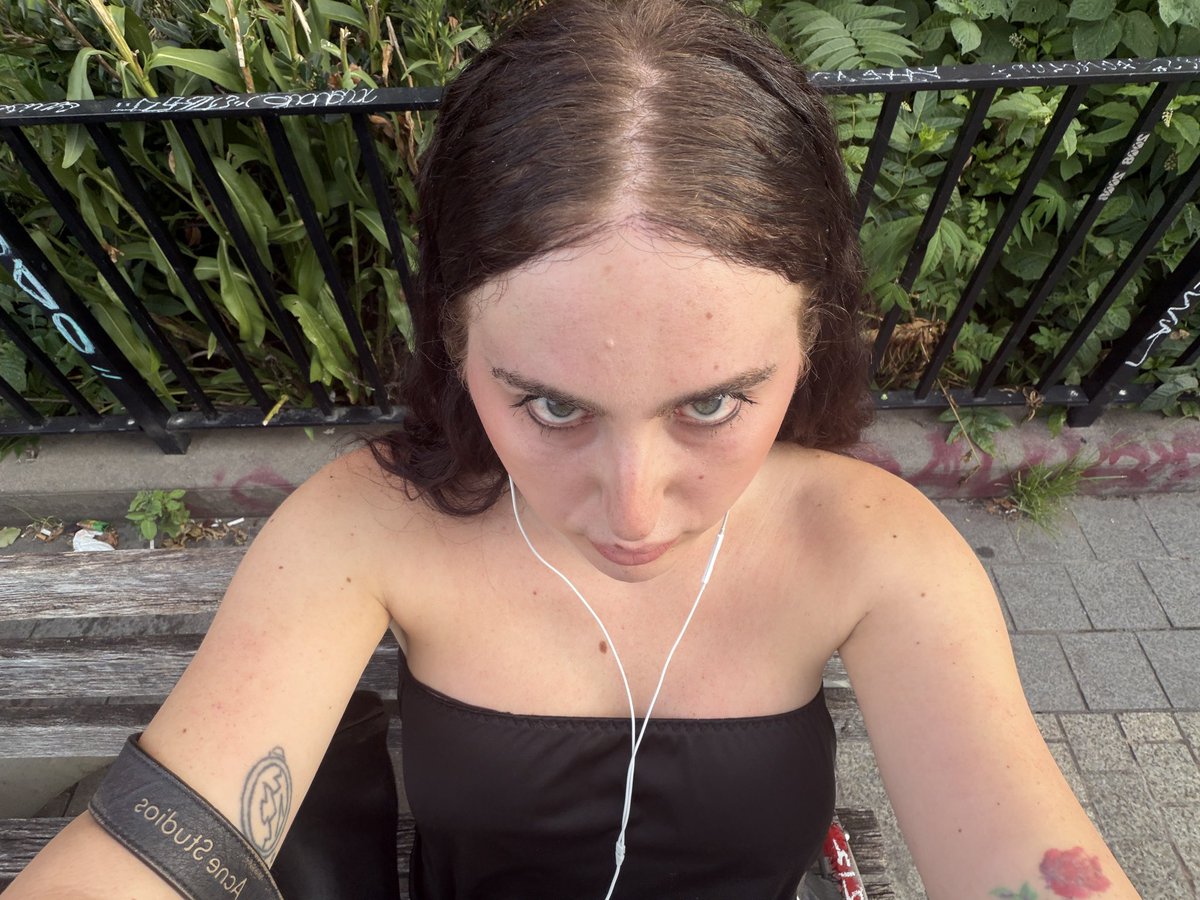 wyth42069's tweet photo. hypergamous foid in the lower east side https://t.co/NExQvxcbDC