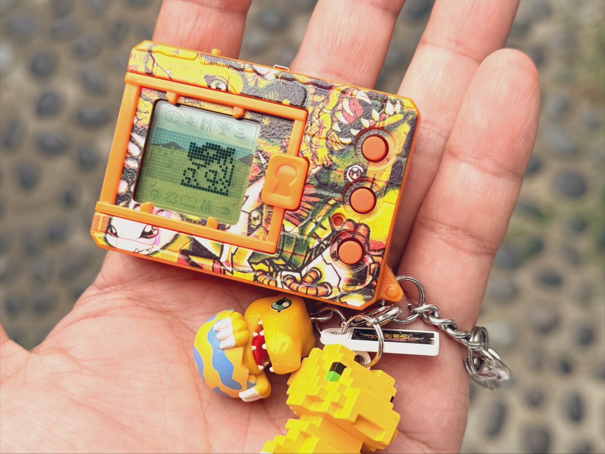 game_hir0san's tweet photo. 究極体が登場して来るまでは一番大好きなデジモンでした、それがメタルグレイモン！原始的な姿からサイボーグへと一変「デジタルモンスター」感が出たような気がしましたし、攻撃アイコンのミサイルが完全体まで辿り着いた達成感をより感じさせてくれたもんです😹
やはり今でも特別なデジモンですね☺️ https://t.co/ezjNg6kRan