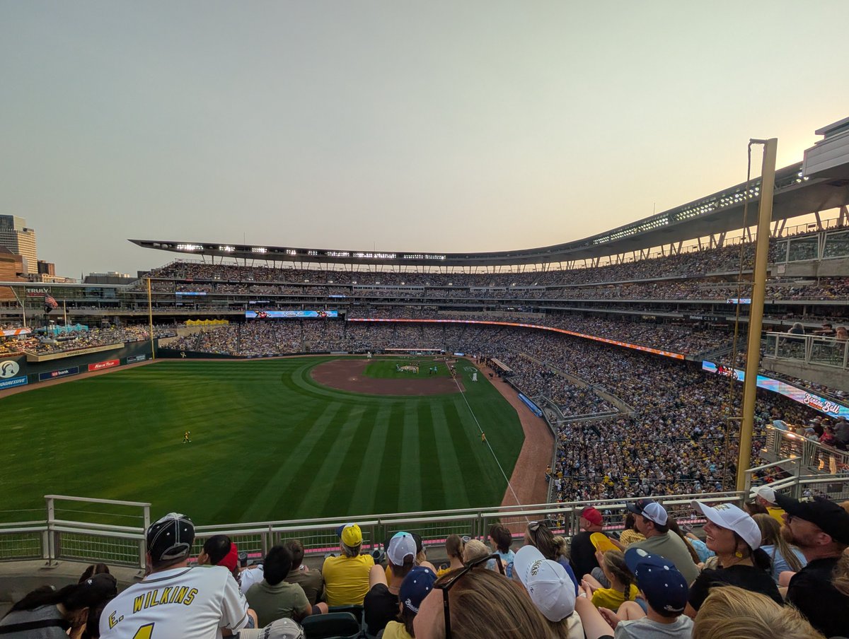 Napoleon8285's tweet photo. @MeatSauce1 sellout at target field tonight. Bet the twins wish they could sellout a Saturday night game https://t.co/5ZQmvhHjGW