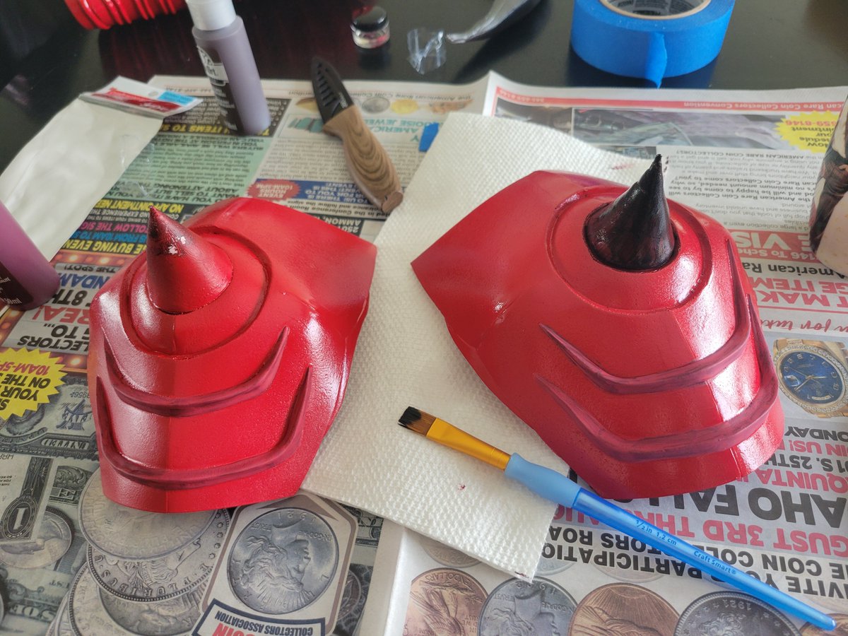 kat_the_hylian's tweet photo. Finally painting! 👀
I'm wanting to dab on a matte, darker color with a foam brush all over it anyway but I'm hoping this isn't *too* glossy lol

#cosplaywip #doomcosplay #princeahzrak https://t.co/Z8LKjtqBKU