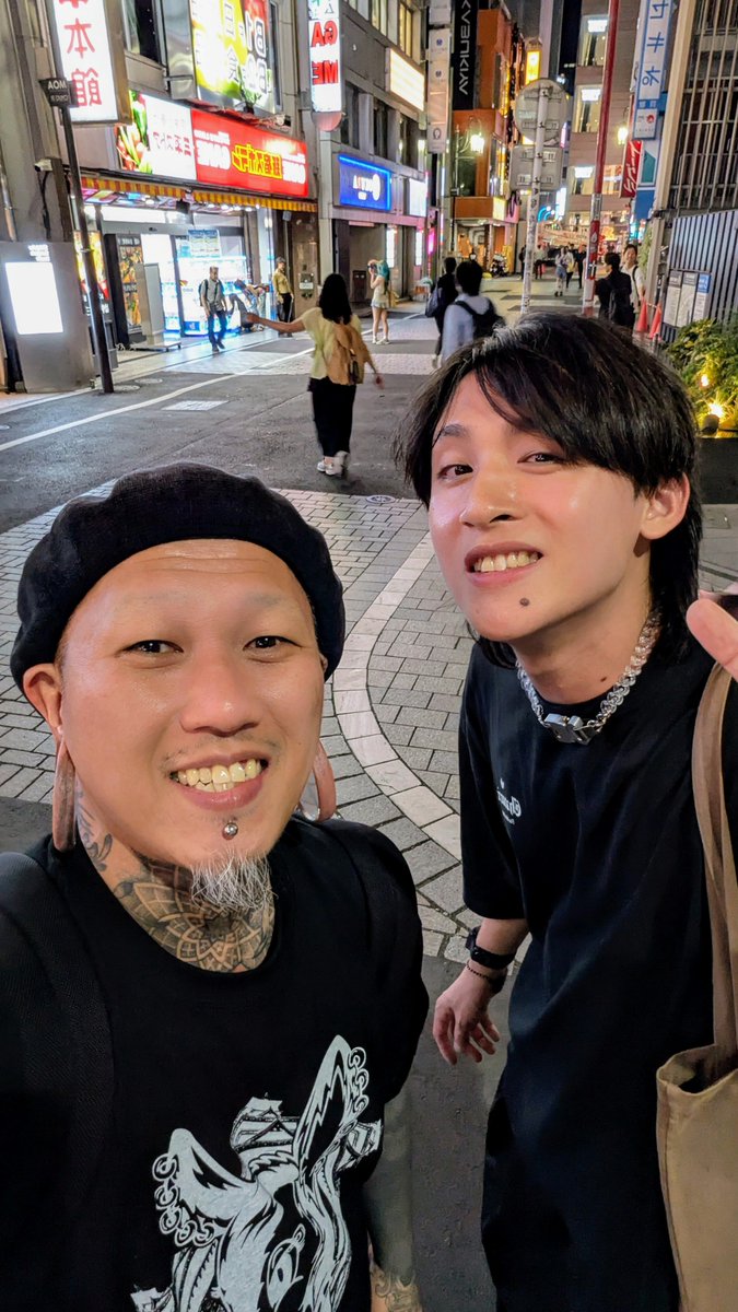 kimkim_ney_yan's tweet photo. おはよう🥞

先日ちょっとした用があってベーシストのやまもんと久々に会ったけど、今はアーティストのサポート側の仕事をやっていて日本のみならず海外へも飛び回って忙しそう😅

色々セッティングの事とか話聞かせてもらって為になったわー🙆

またベース会にも遊びに来てほしいな😘 https://t.co/BpKLTEVixn