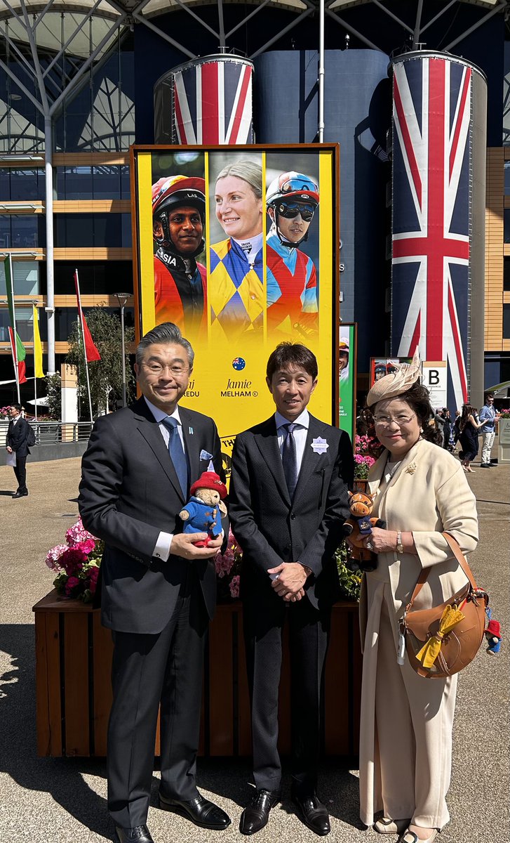 AmbJapanUK's tweet photo. At Ascot, we met the Legend!!
👍
Yutaka Take returned to Ascot after 8 years!!!🏇🏇🏇
#武豊騎手 https://t.co/VeyZN5P9wX