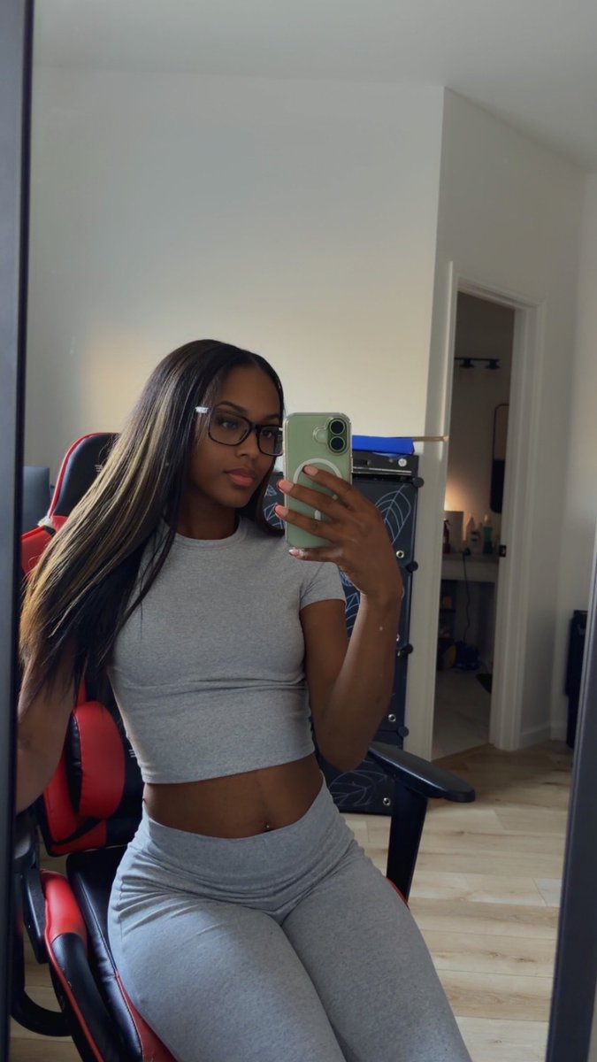 lilmrsspiffy's tweet photo. 🤓🤓 https://t.co/Z2RpFf7dDx