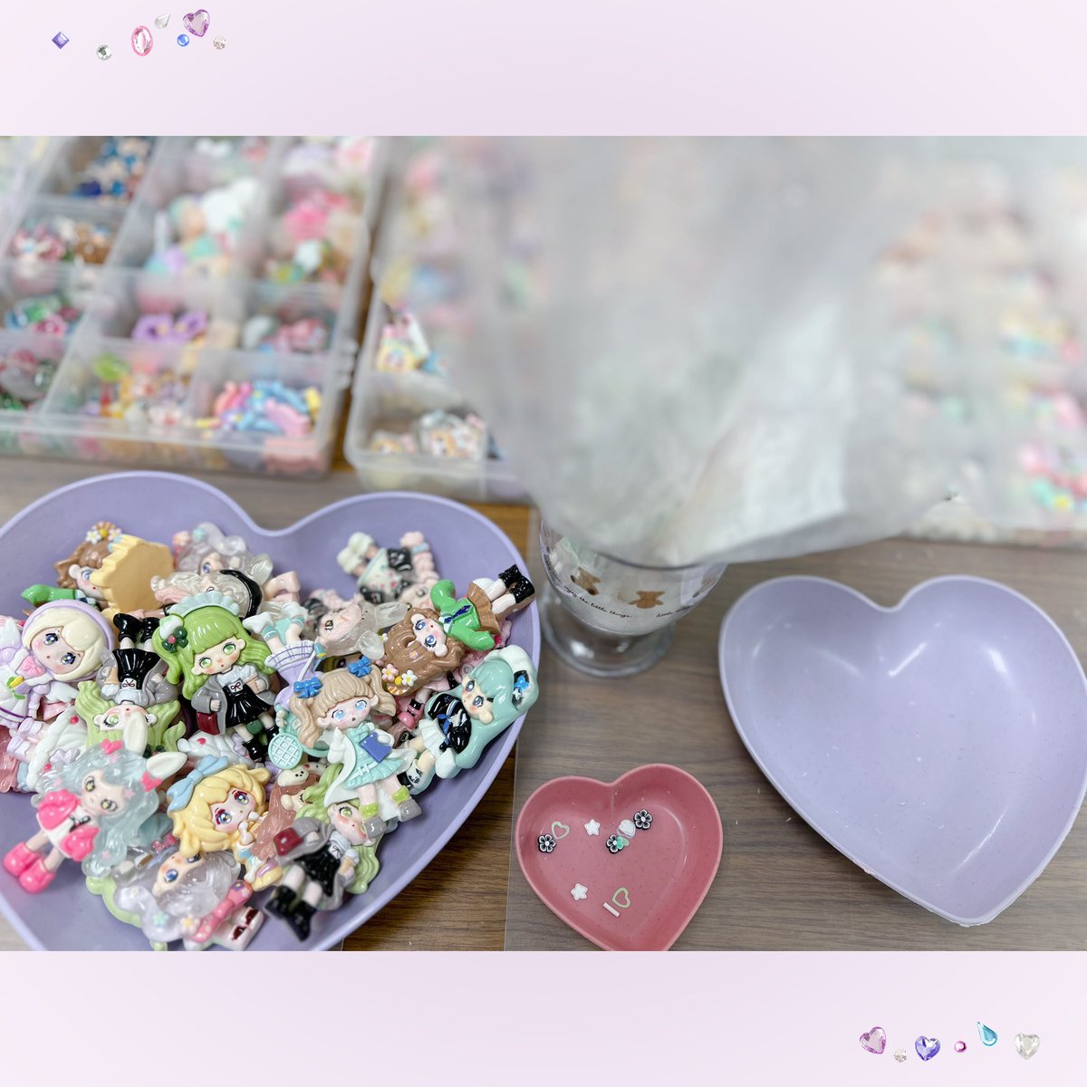 963kaede's tweet photo. 🎂ෆ… ほいっぷデコ
てかがみ !!
配置をきめて~ ……  ほいっぷ のいろ、は…?
| •,,)ෆ◦°

かあいい パーツをえらぶ時間♡が、いちばん すき💞だったりの。

꒷︶︶🎀︶︶🎀︶︶🎀︶︶꒷。
 #ホイップデコ  #ハンドメイド
 #ハンドメイド好きさんと繋がりたい
 #趣味垢さんと繋がりたい https://t.co/EjG3a4LiBr