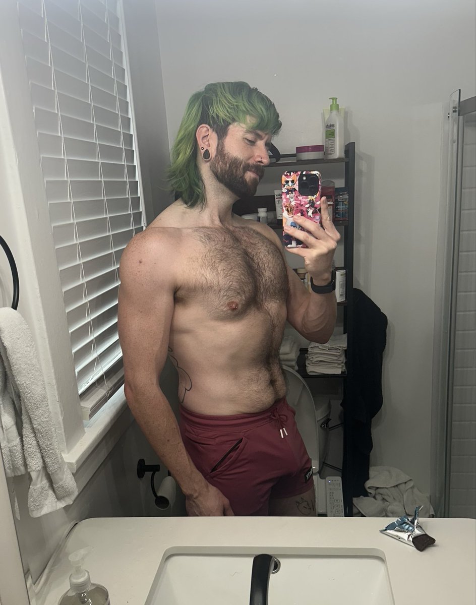 LosingColor's tweet photo. bark bark bark chest day bark bark https://t.co/Rzf1MkmFhw