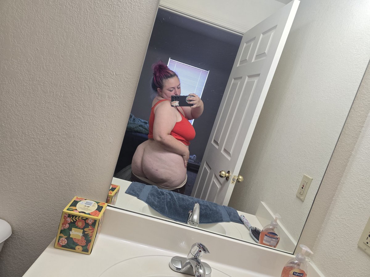 Tinyyytt_'s tweet photo. 🍑 https://t.co/k13h95cHNj