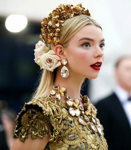 atreidesposting's tweet photo. house atreides at the met gala 👑 https://t.co/G2sndfSPB6
