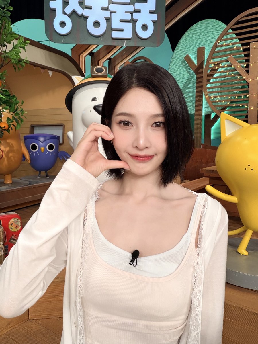 RVsmtown's tweet photo. SBS <TV 동물농장> 🤍

⏰잠시 후 9시 30분

#JOY #조이
#RedVelvet #레드벨벳
#TV동물농장 https://t.co/nZCjfXABoC