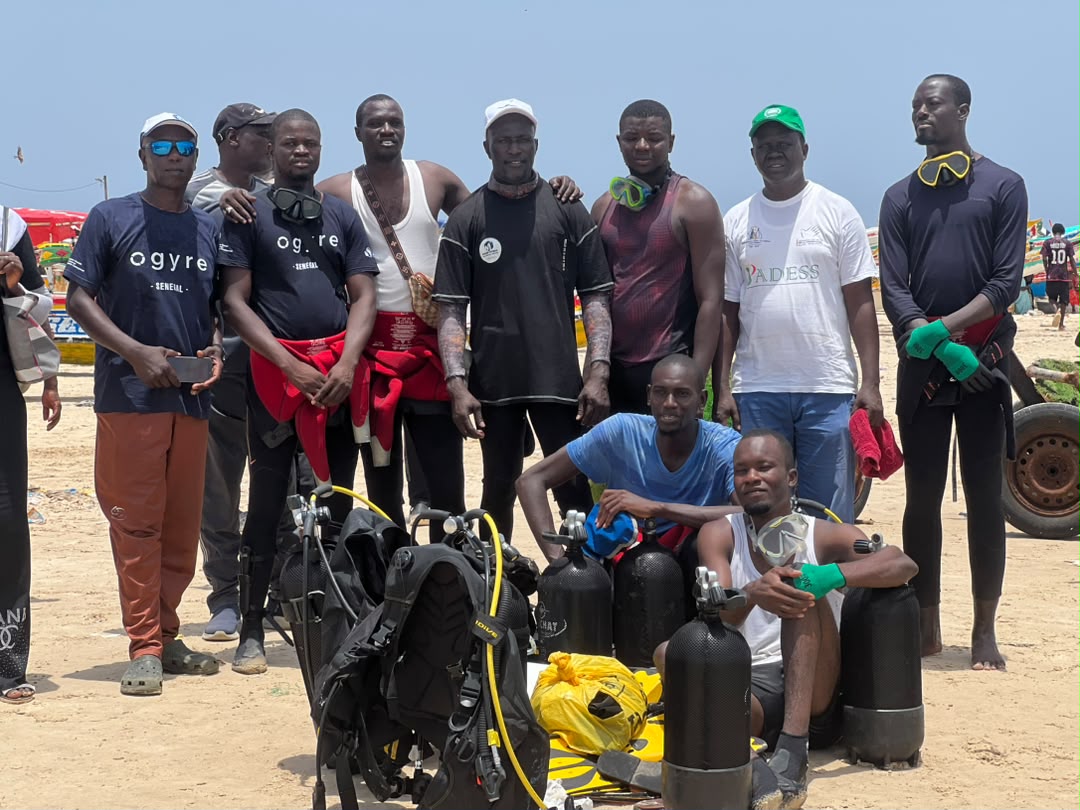 dgefm0's tweet photo. Ce samedi 8 août 2026 à Yoff, la DGEFM à participer à l' opération de nettoyage des fonds marins organisée par l’Association « Mbollo Aar Plongeur » de Yoff.
@mpemsn @MinistreEnviro1 @jojdakar2026 https://t.co/ios34FjmDe