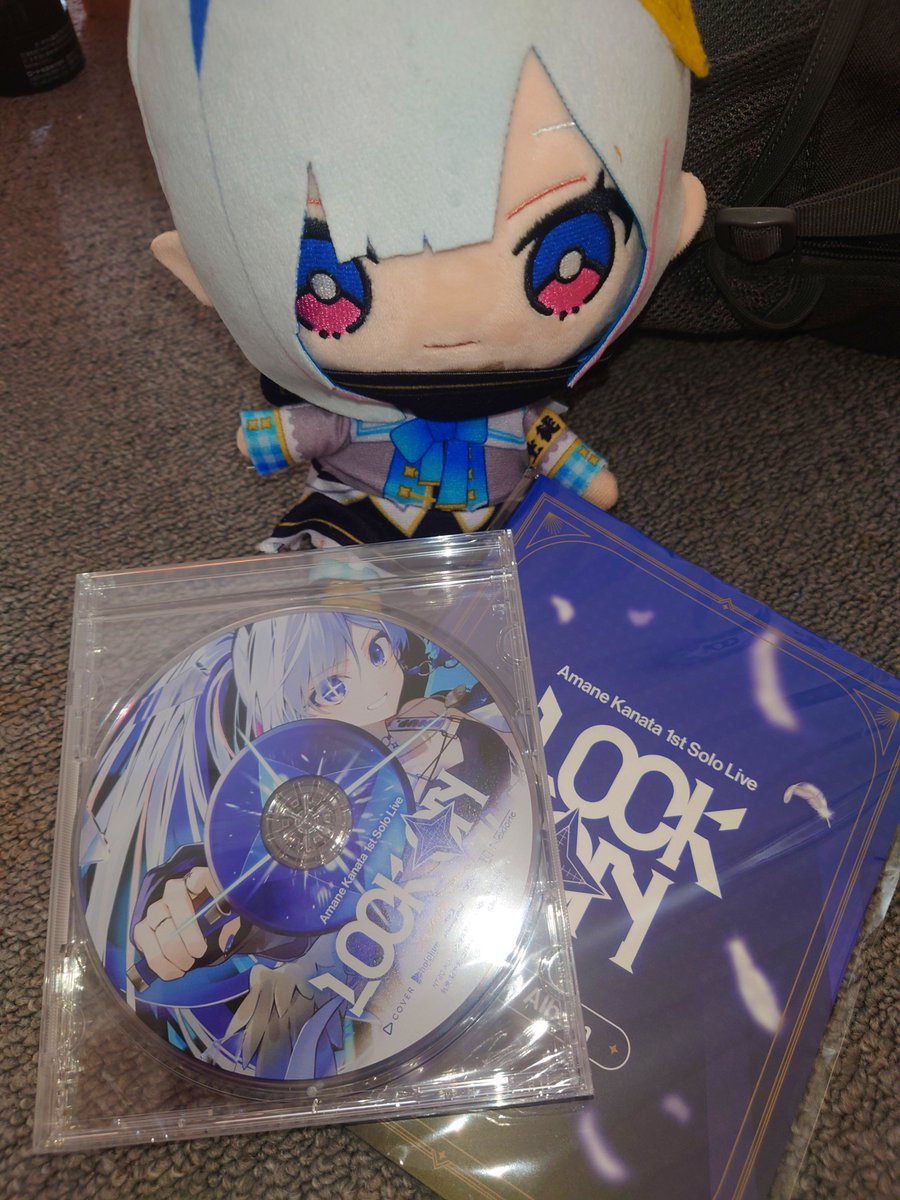 nico__0905's tweet photo. ピンポンで起こされて、カバーから届く予定日じゃないのになんかきたと思ったら、かなたそのBlu-rayの訂正版きたー！！ https://t.co/96TbEtoGR2