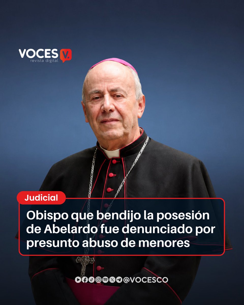 vocesco's tweet photo. #Voces | El obispo José Roberto Ospina Leongómez, quien participó en la ceremonia de posesión del presidente Abelardo de la Espriella y realizó una invocación religiosa durante el acto, aparece mencionado en una denuncia por presunto abuso sexual contra un menor,

Ospina, obispo emérito de Buga y actual administrador apostólico del Obispado Castrense de Colombia, participó el pasado 7 de agosto en la ceremonia de posesión presidencial, donde realizó una oración en uno de los momentos religiosos del evento. 

La denuncia se remonta a mediados de la década de 2000. Según la investigación periodística, José Antonio Tavera, quien fue alumno del Instituto Tihamer Toth de Bogotá, señaló públicamente en 2006 a los sacerdotes Efraín Rozo Rincón, Germán Pinilla Monroy y al entonces seminarista José Roberto Ospina por hechos que, según su relato, habrían ocurrido a finales de los años setenta, cuando él tenía 13 años. 

El caso también fue mencionado por el periodista Juan Pablo Barrientos, quien señaló que Ospina aparece en una investigación sobre sacerdotes denunciados por abuso sexual en Colombia. 

Sin embargo, es importante precisar que Ospina negó las acusaciones y nunca fue imputado ni condenado por estos hechos. De acuerdo con una investigación, el proceso relacionado con otros sacerdotes señalados fue cerrado por prescripción y uno de los denunciantes se retractó posteriormente. 

La controversia vuelve a poner bajo la lupa la participación de líderes religiosos en la posesión de De la Espriella, una ceremonia que tuvo una marcada presencia de representantes de distintas confesiones religiosas.